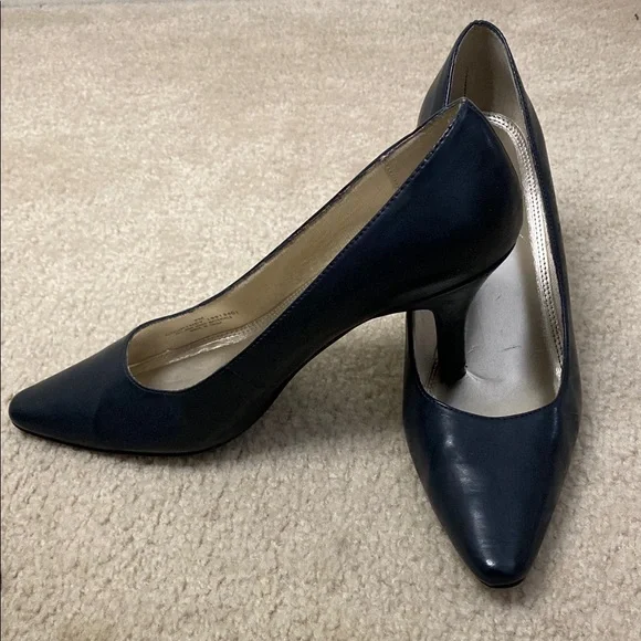 Life Stride Elegant Navy Heels - Picture 1 of 6